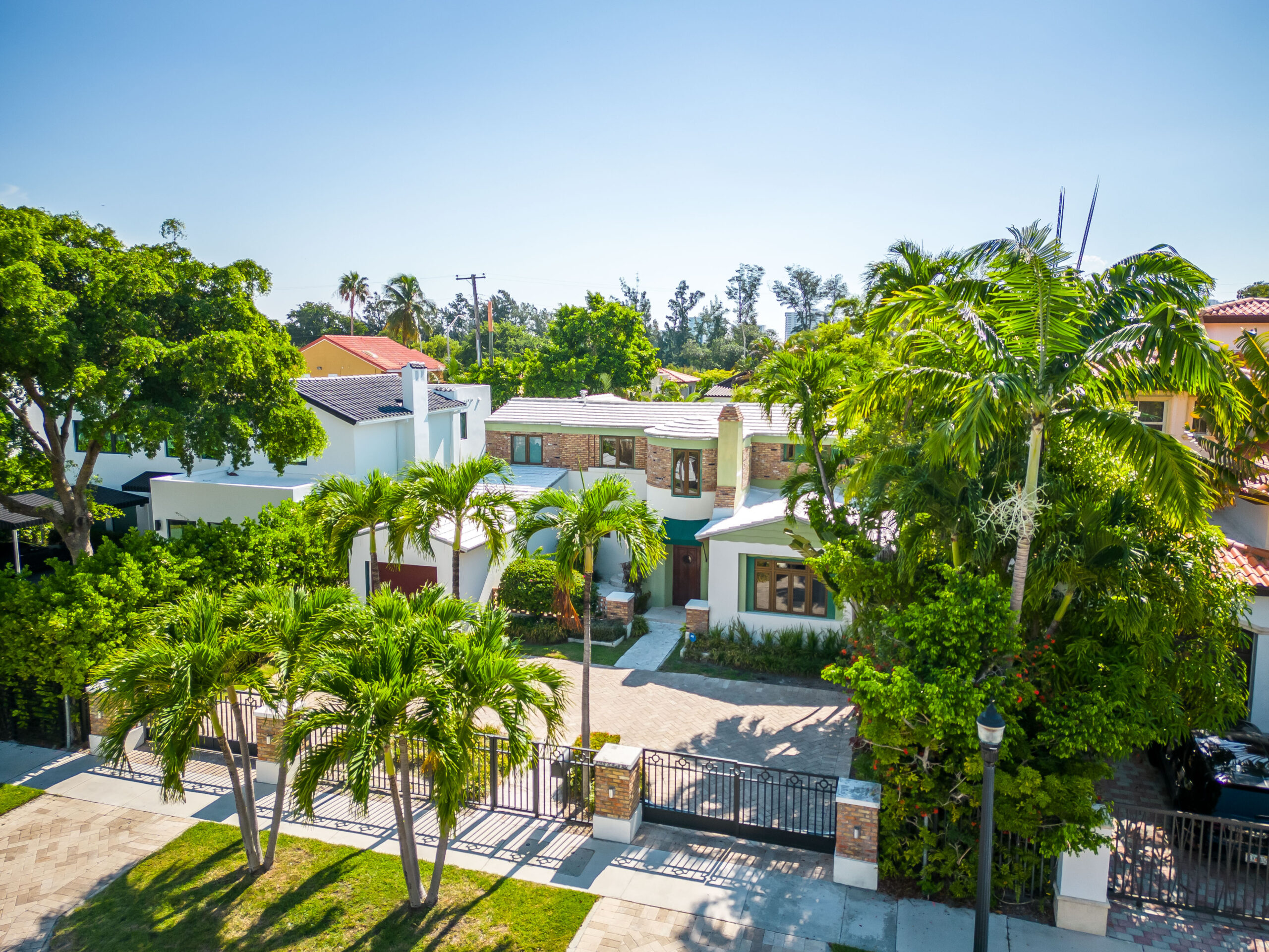 Miami Beach Luxury Homes: Designing a High-End Coastal Retreat