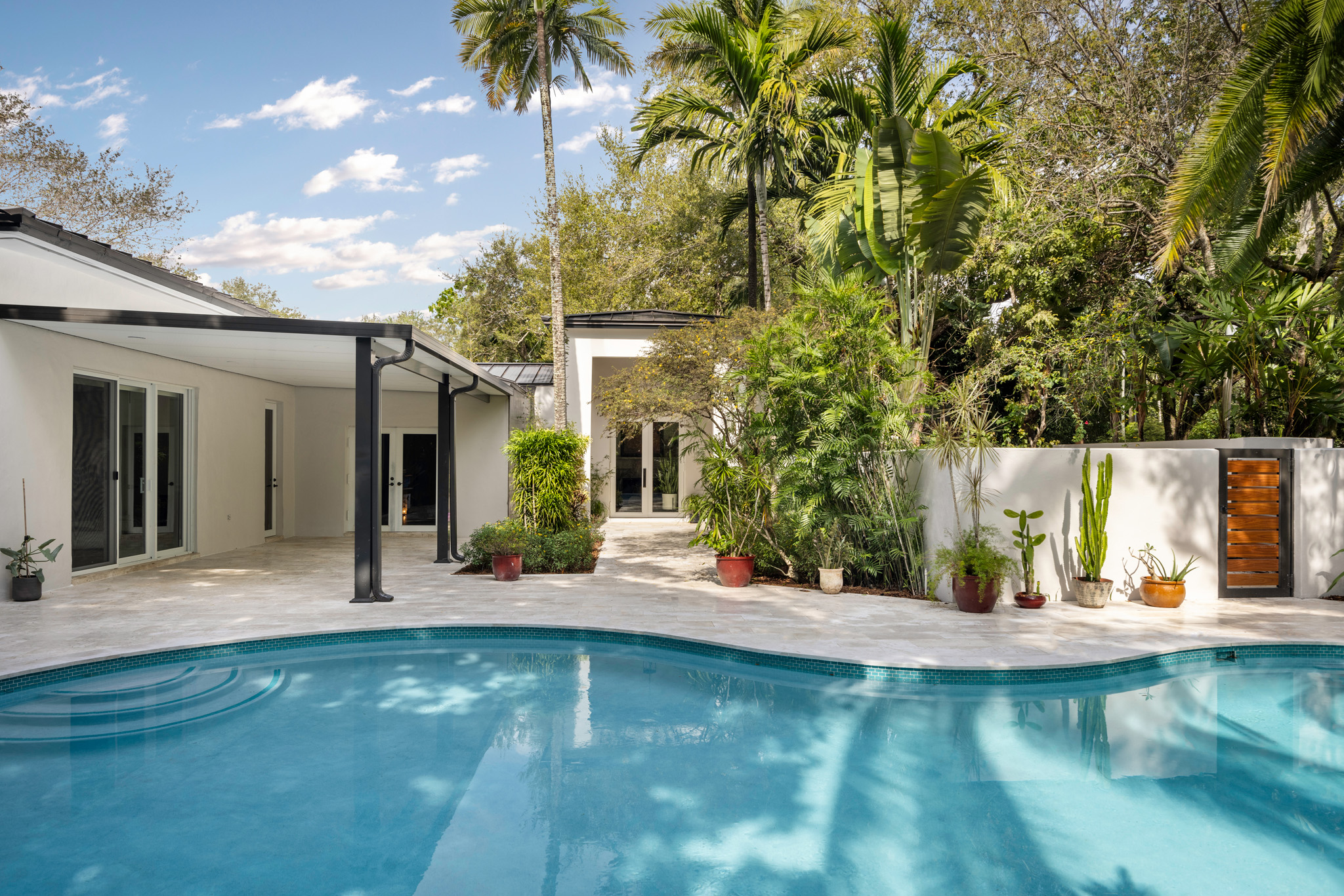 Why Should I Sell My Home in Coconut Grove in 2025? [Market Trends]