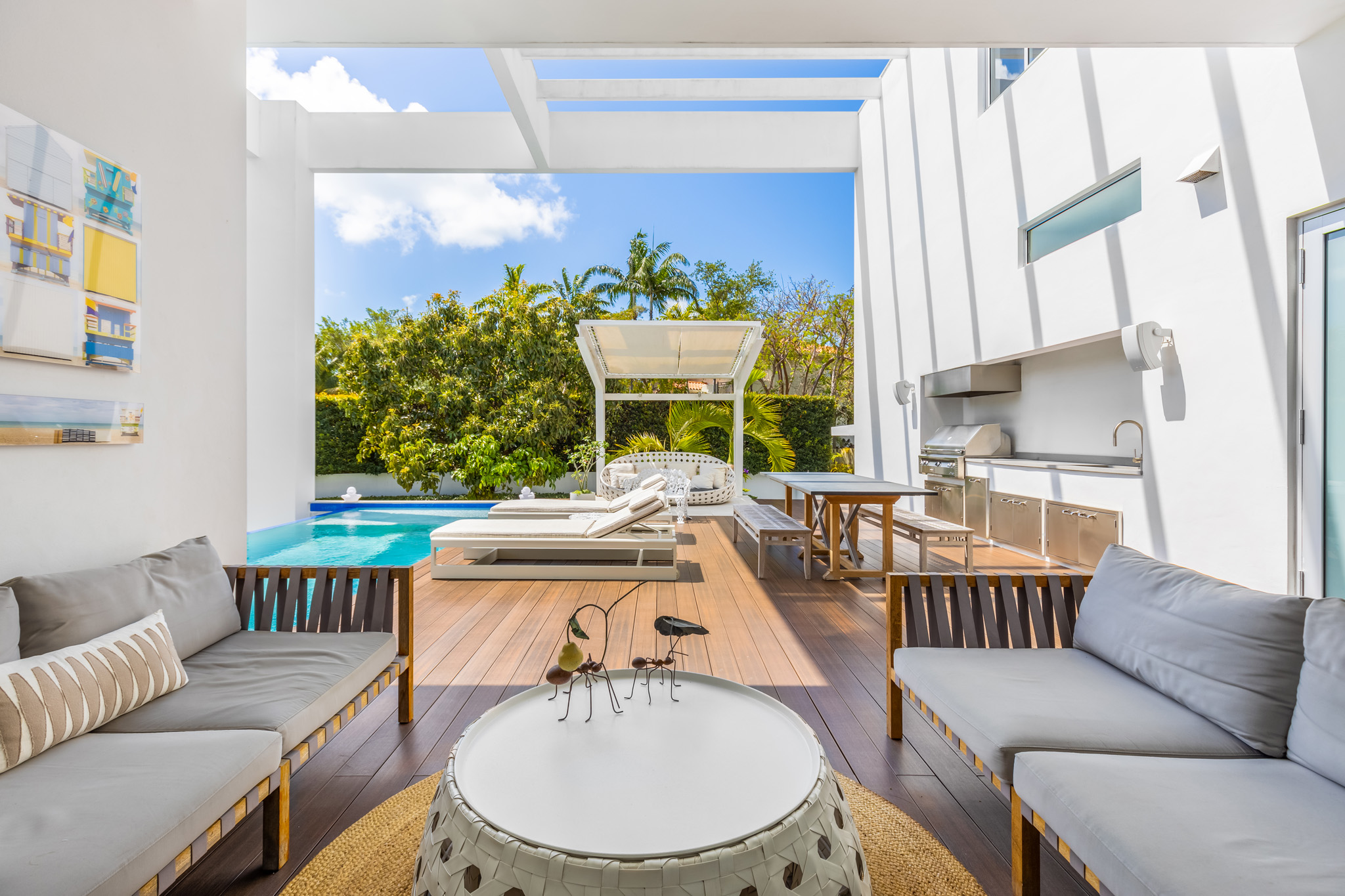 Coastal Returns: A Local Investor’s Guide to Key Biscayne Real Estate