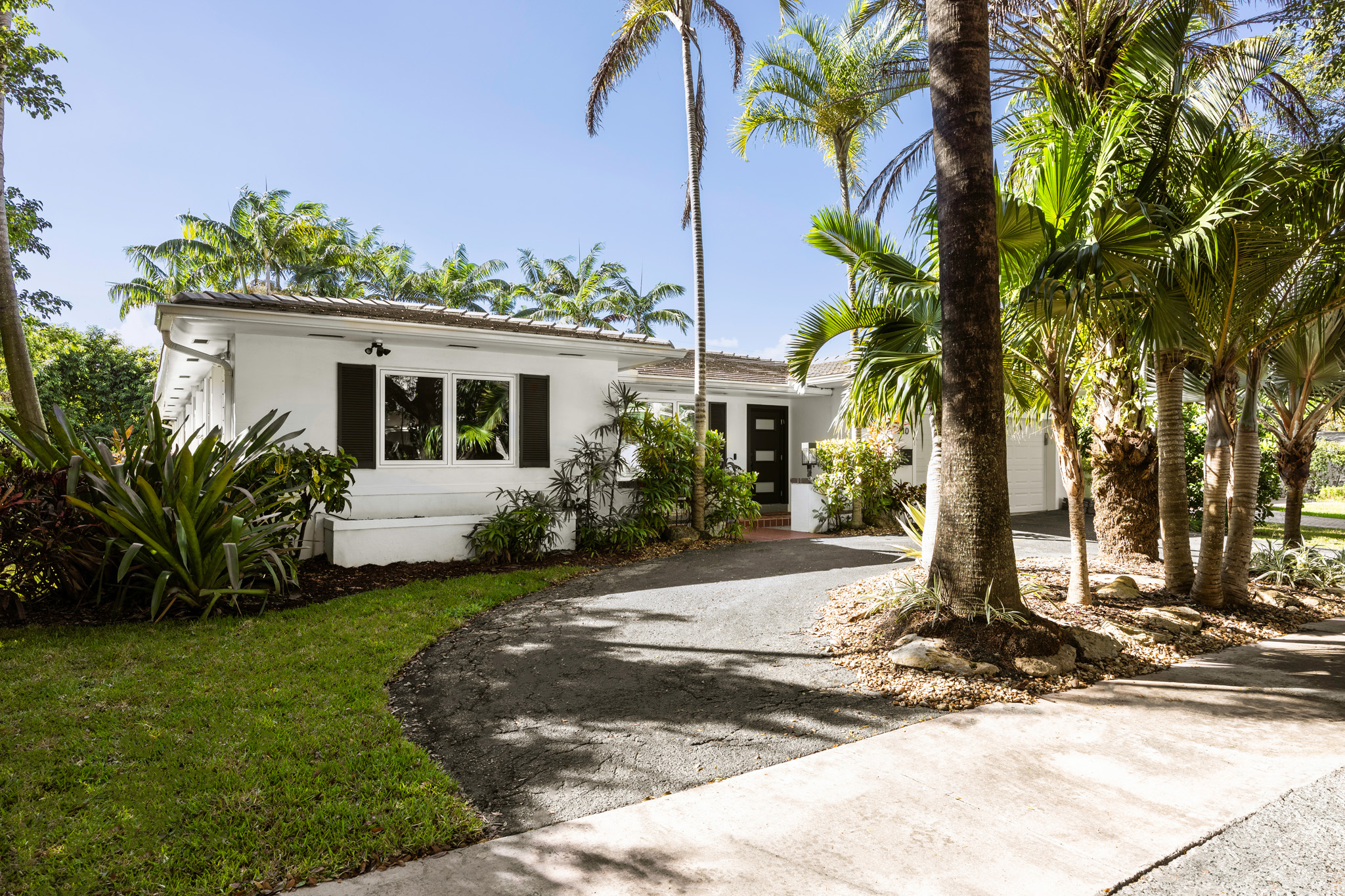 How to Maximize Curb Appeal When Selling in Coral Gables