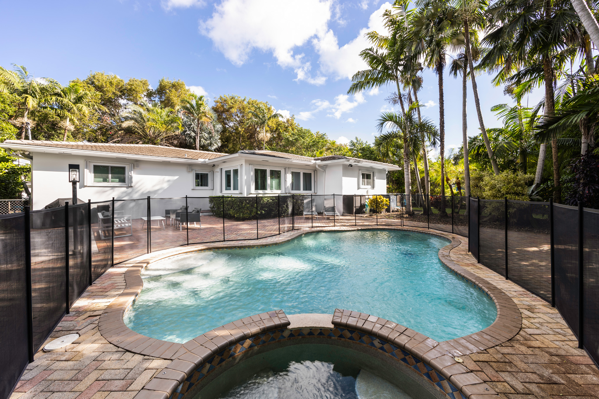 10 Pros and Cons of Waterfront Properties in Miami, FL? A Local Expert’s Breakdown