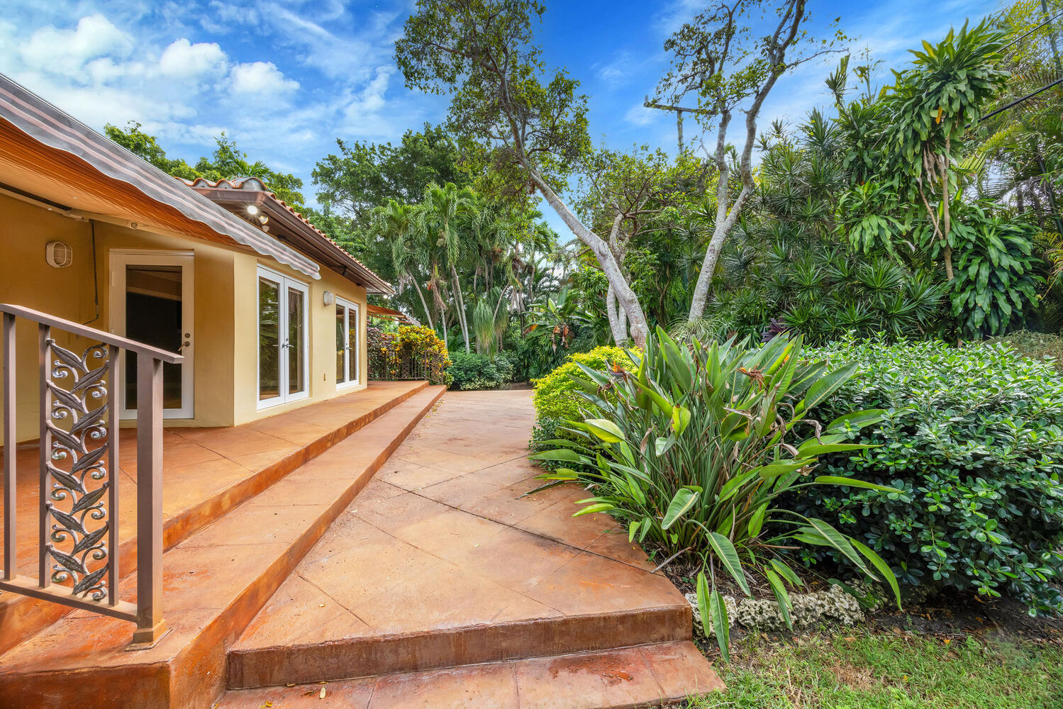 How Riley Smith Group Puts South Miami Listings in the Spotlight