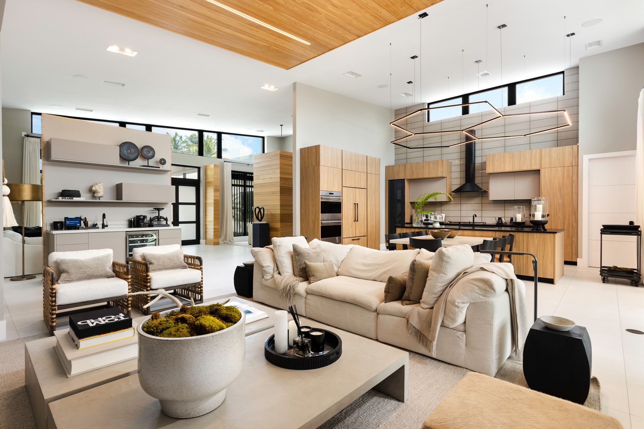 Pinecrest Property Pulse: How This Village Market Is Winning 2025