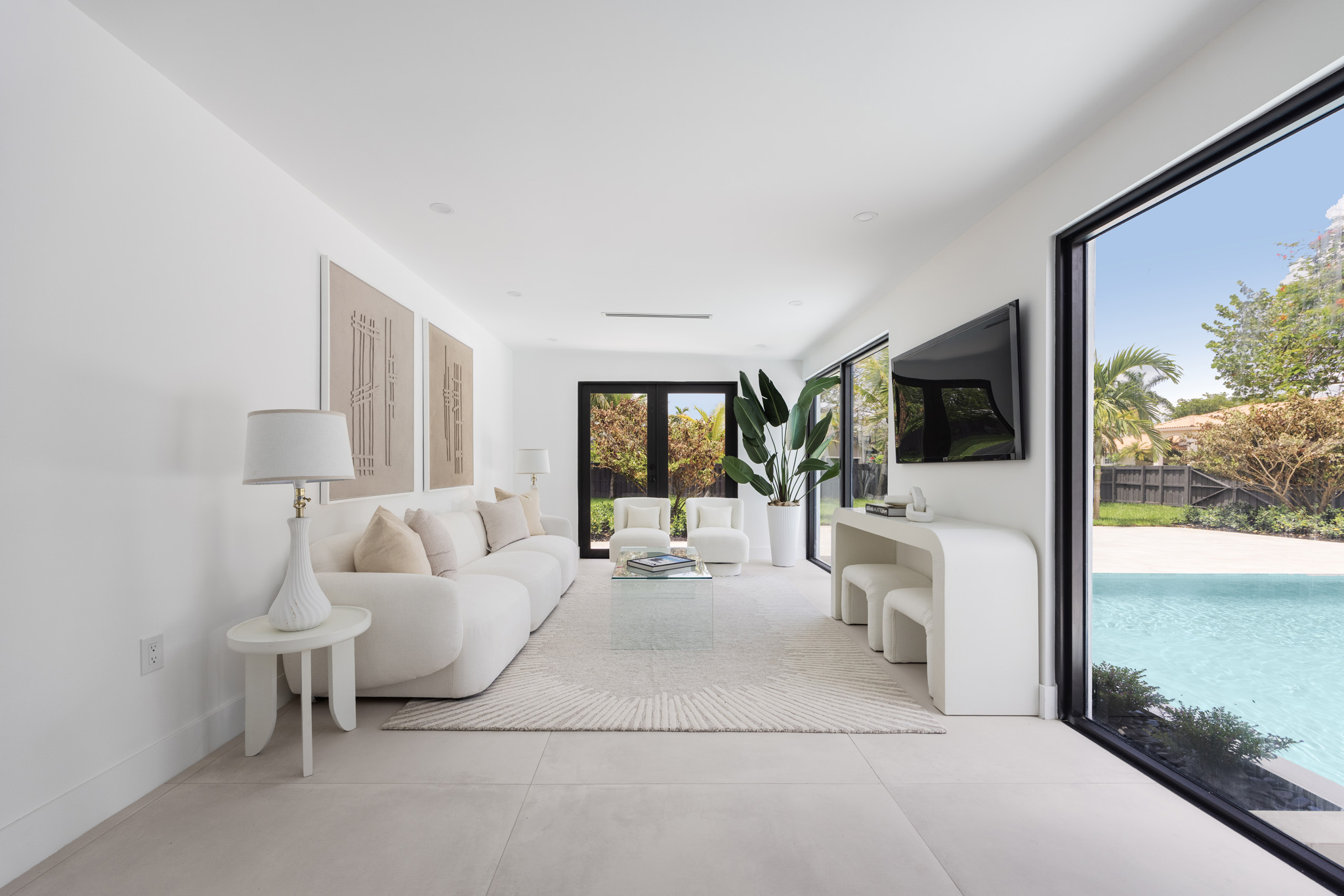 What can Palmetto Bay homeowners learn from the buyer preferences driving Pinecrest’s high-demand real estate market in 2025?