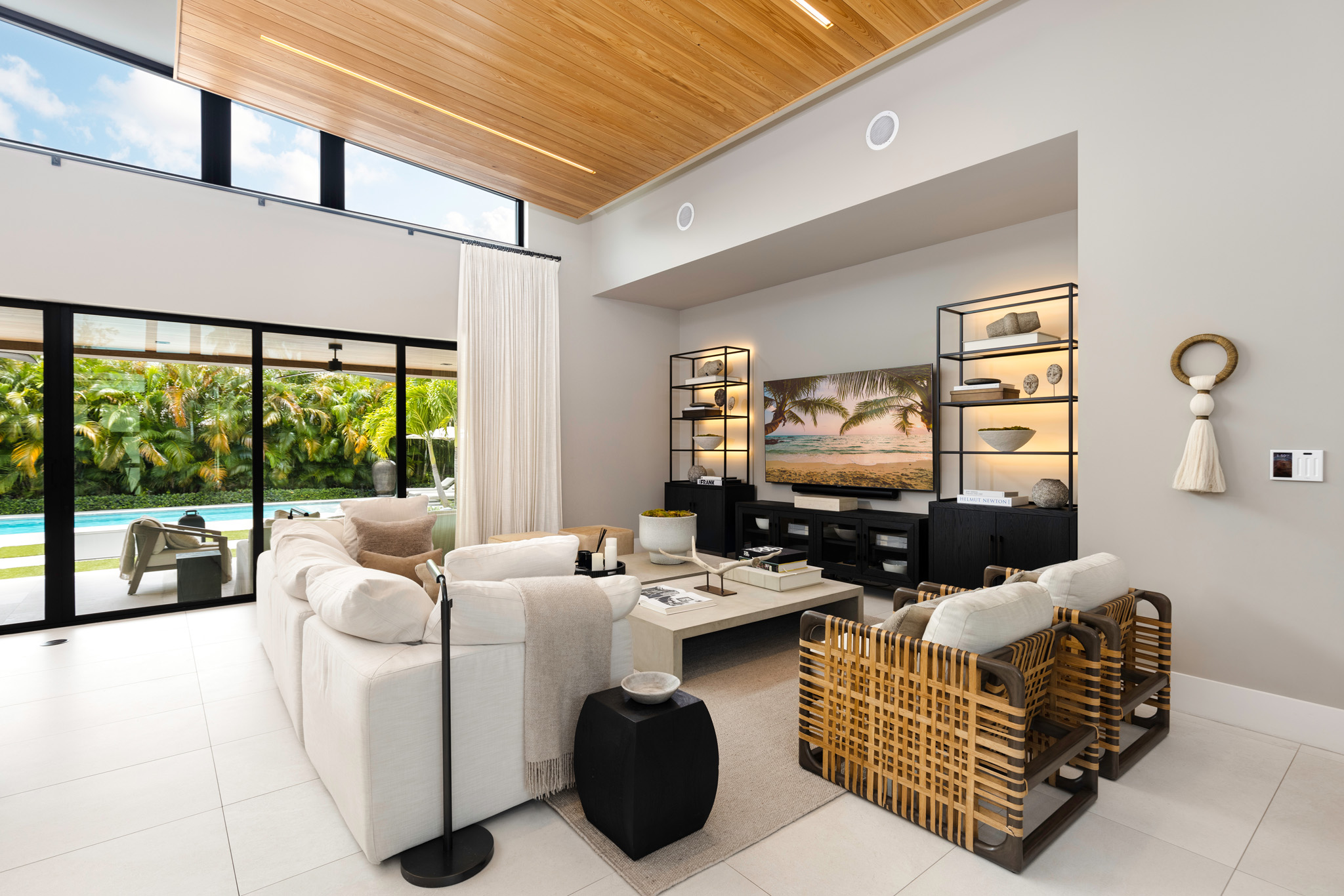 Behind the Gates: What Pinecrest Market Trends Reveal About Selling Smart in 2025