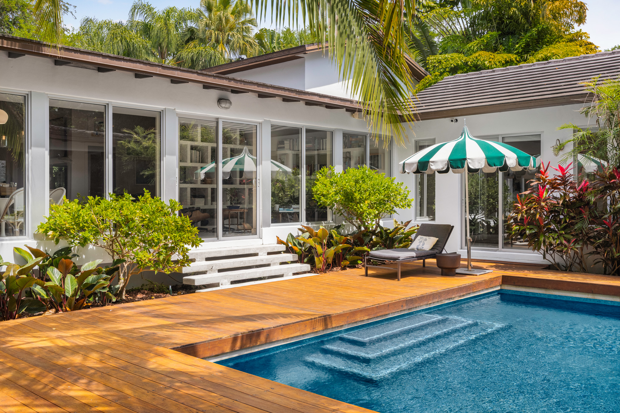 How Did 4140 Battersea Road Sell So Quickly in Coconut Grove?
