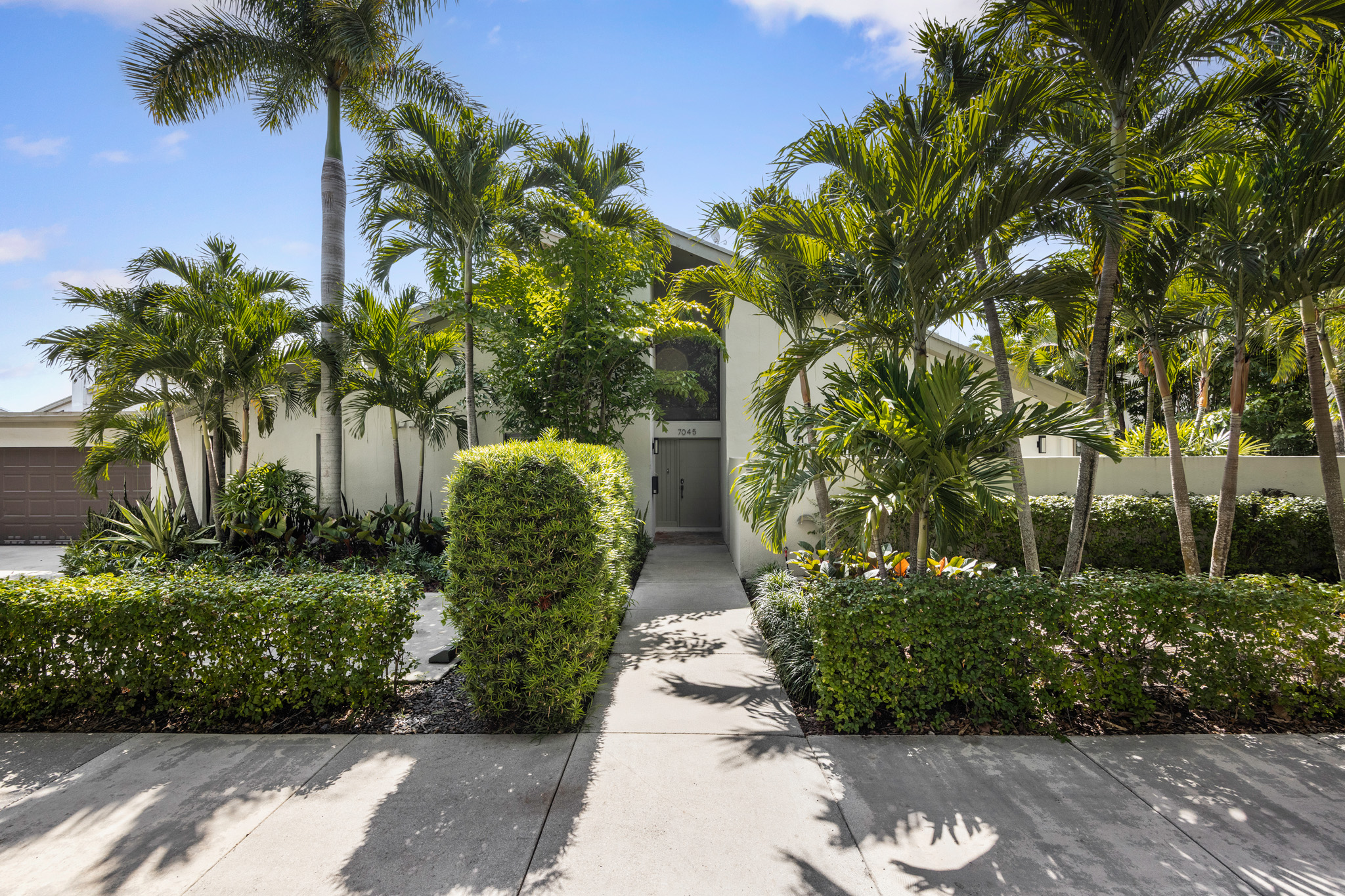 How Do You Successfully Sell and Buy a Home in South Miami at the Same Time?