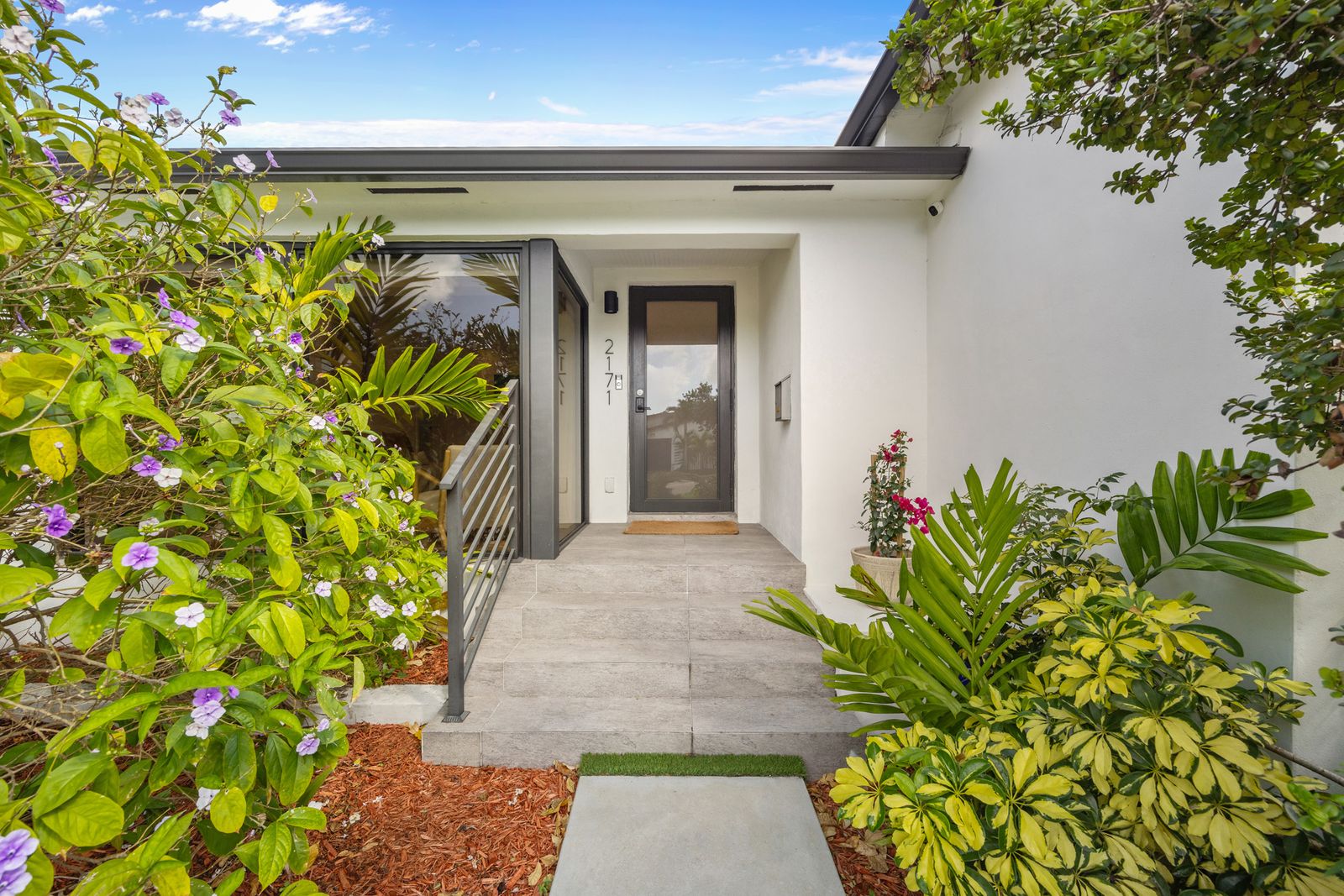 Is Living in Shenandoah Right for You? What Miami Buyers Are Looking For in This Historic Neighborhood