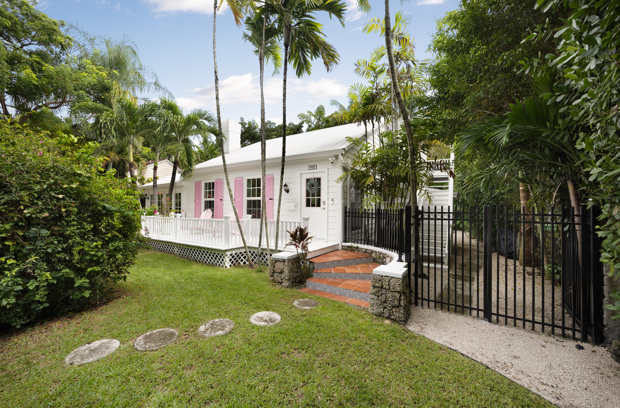 How Did This Charming Coconut Grove Cottage Sell So Quickly?