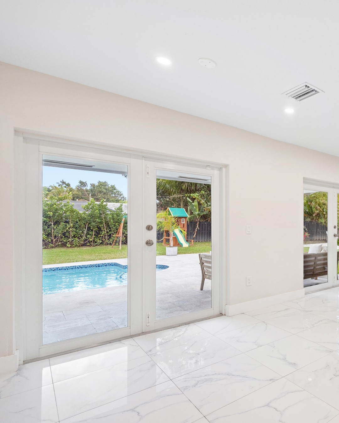 Selling Luxury in South Miami: What High-End Buyers Expect in 2026