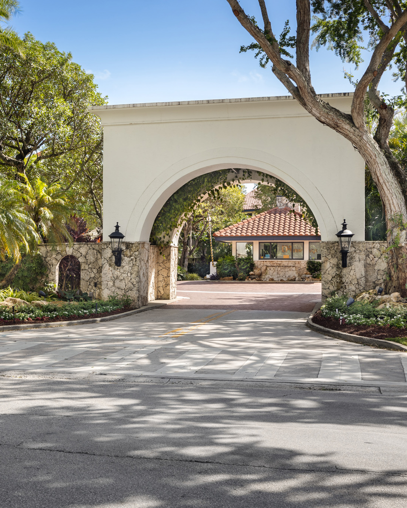 Considering Selling Without a Realtor in Coconut Grove? Pros & Pitfalls