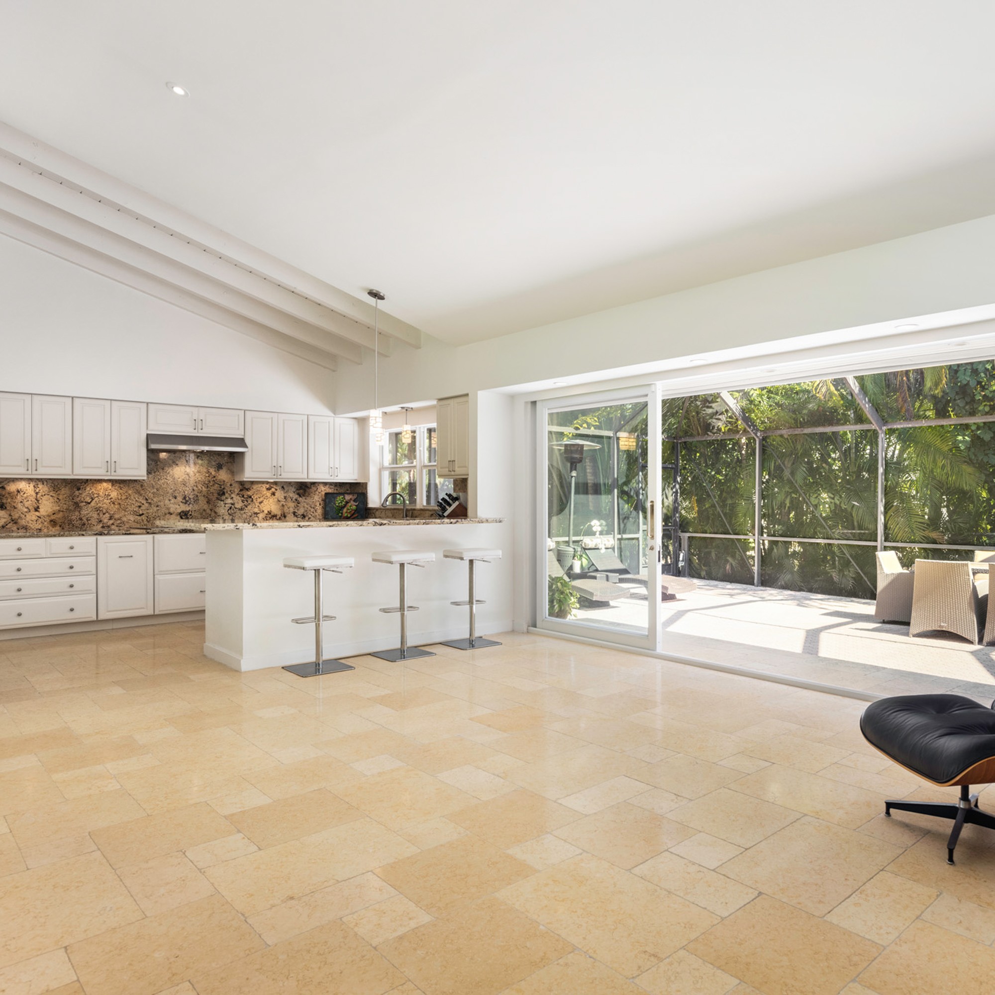 How Can I Sell My Home Fast in Miami, FL? 8 Local Strategies That Get Results