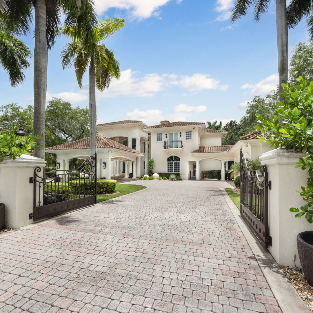 Your Guide to Buying a Home in Pinecrest: Expert Tips from Riley Smith Group